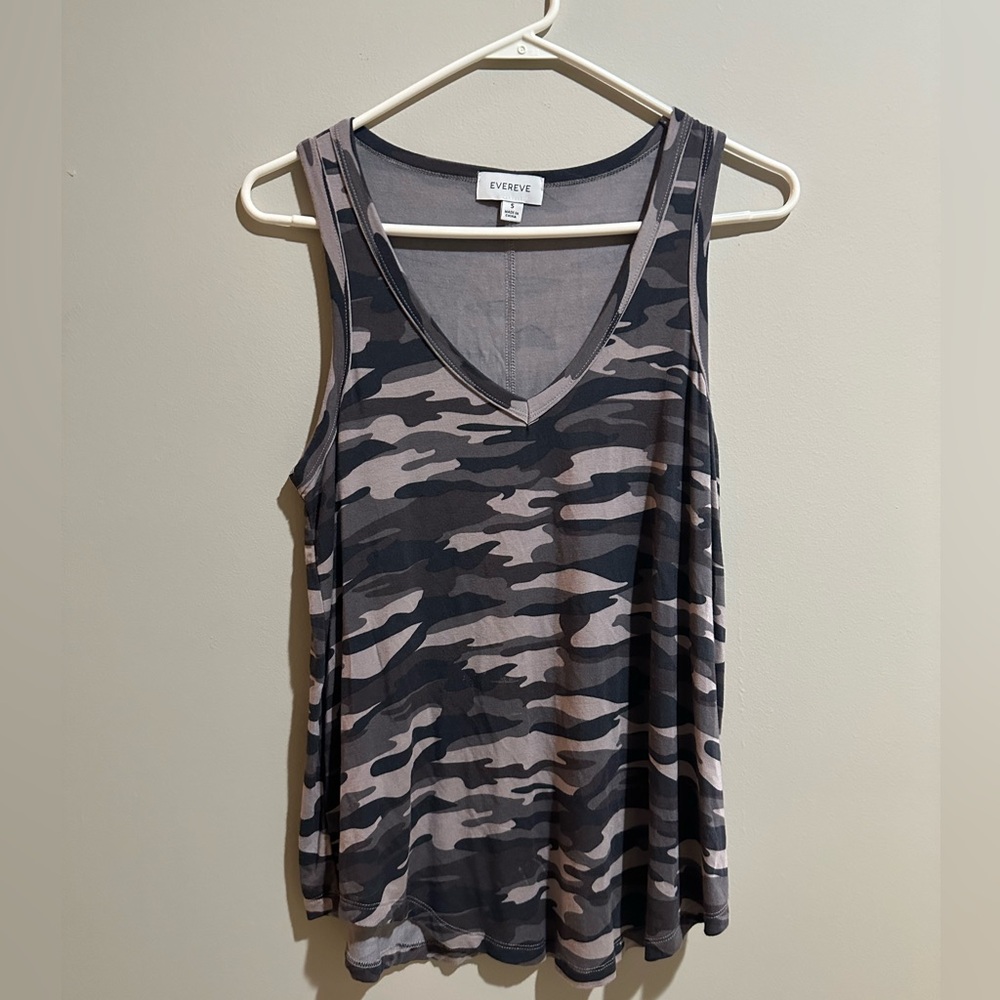 Evereve Camoflauge VNeck Tank Top - Size Small